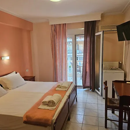 Philippos 2* Paralía